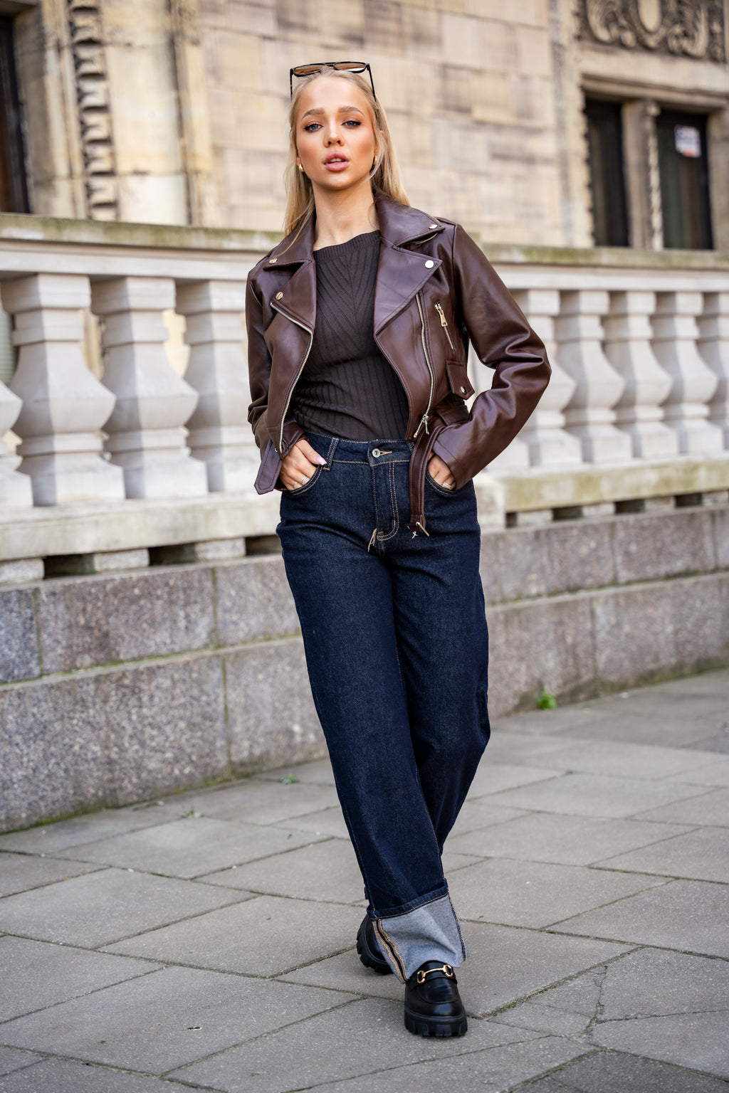 Ramoneska z Asymetrycznym Zamkiem i Metalowymi Detalami- Brązowy / S