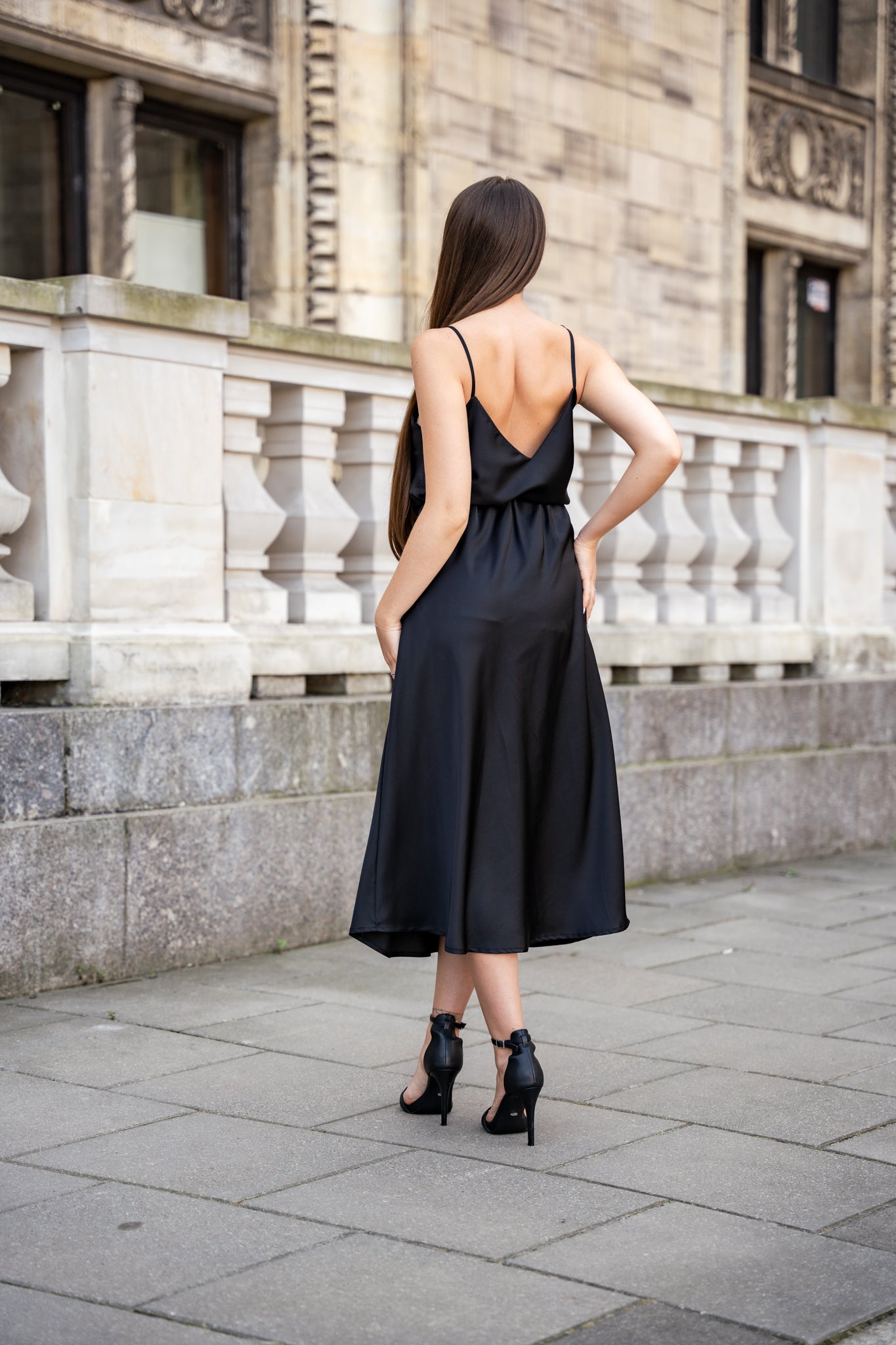 Spódnica Satynowa Midi- Czarny / Uniwersalny