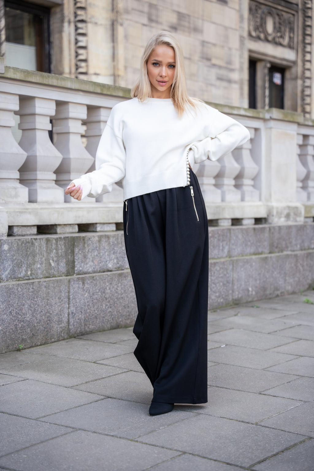 Sweter z Ozdobnym Wykończeniem- Czarny / Uniwersalny