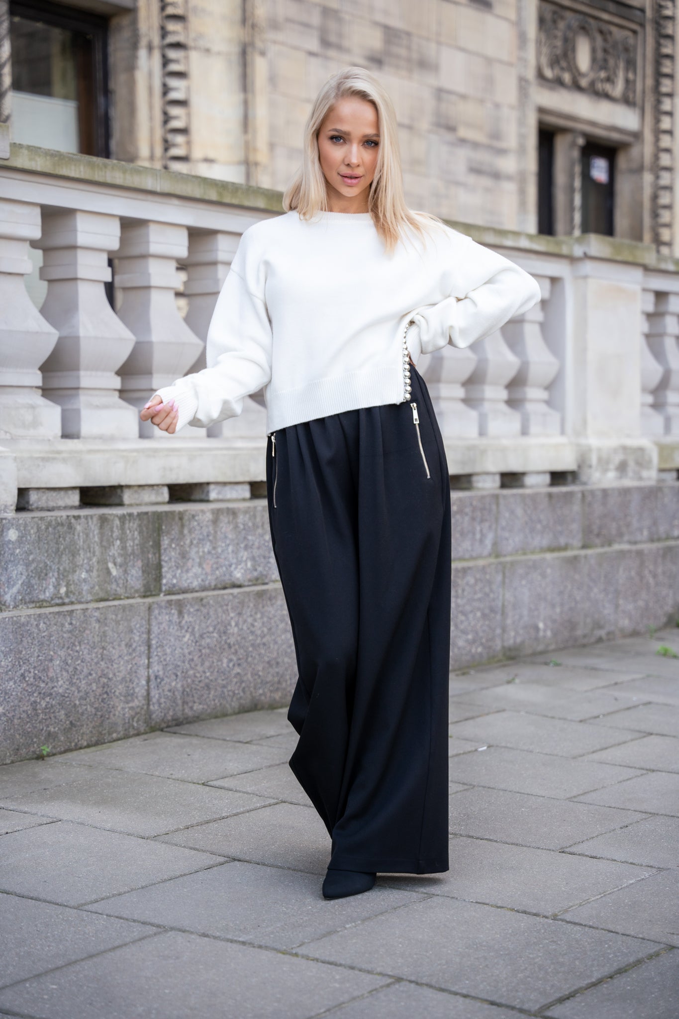 Sweter z Ozdobnym Wykończeniem- Czarny / Uniwersalny