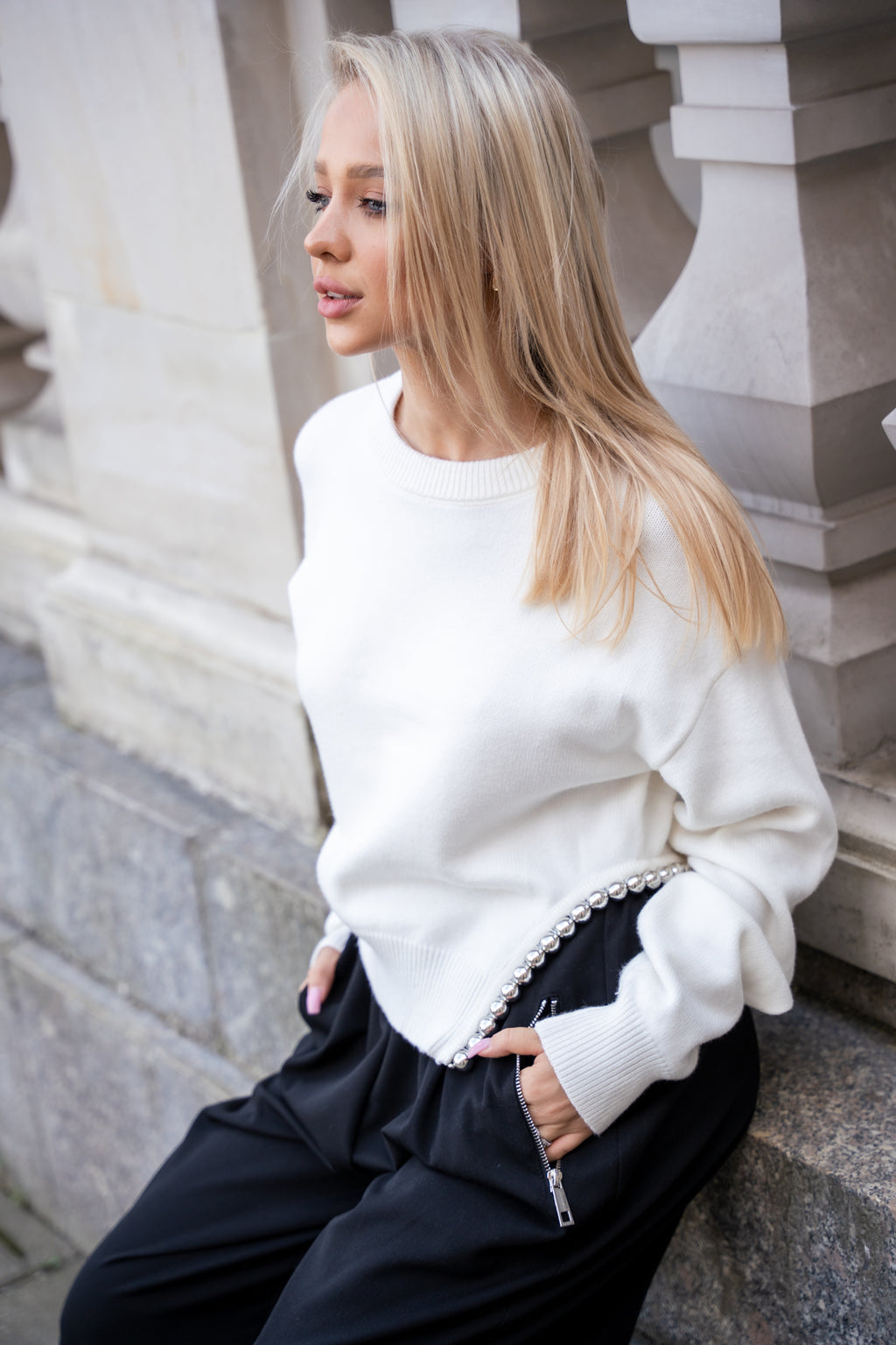 Sweter z Ozdobnym Wykończeniem- Czarny / Uniwersalny