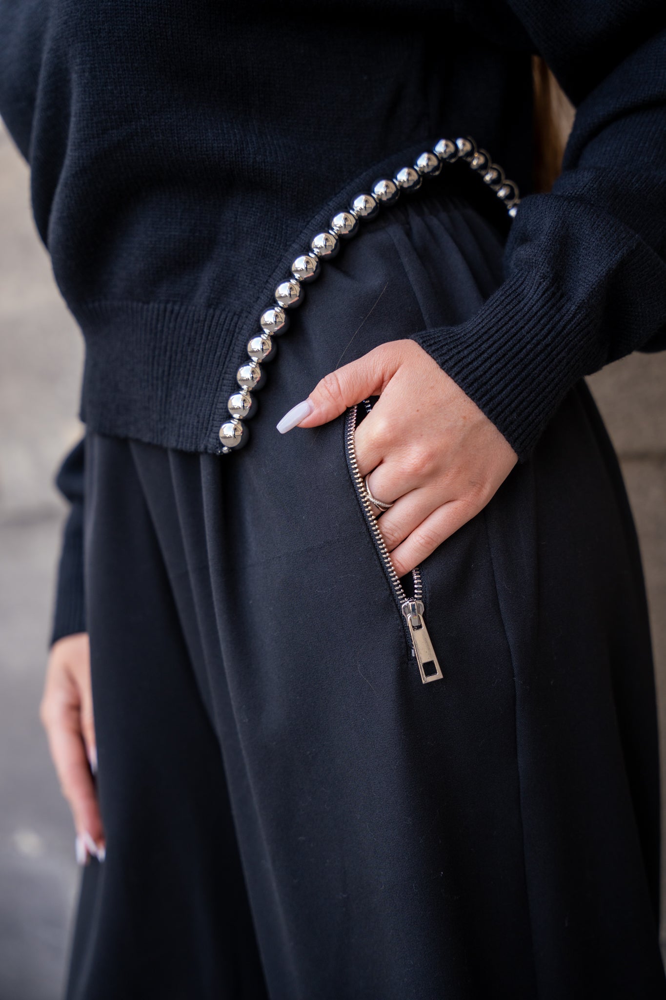 Sweter z Ozdobnym Wykończeniem- Czarny / Uniwersalny