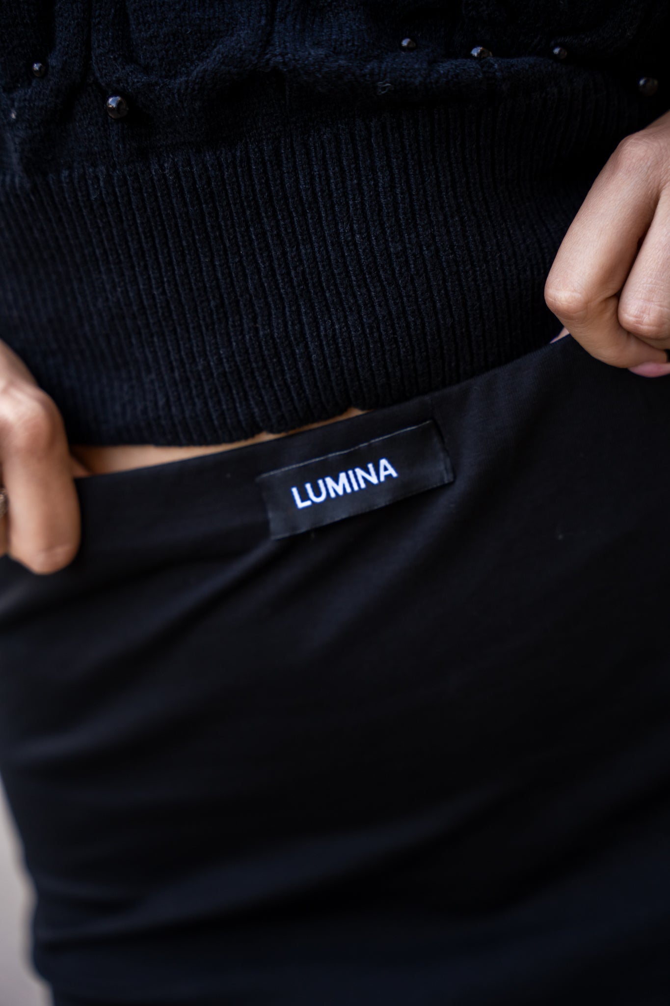 Dopasowana Spódnica z Rozcięciem- Brązowy / S