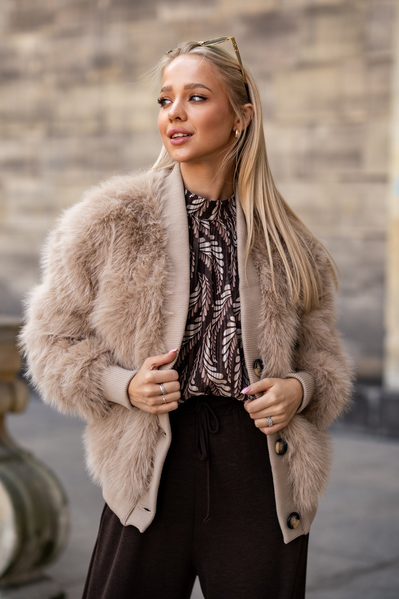 Puszysta Kurtka z Guzikami i Ściągaczami- Beżowy / Uniwersalny