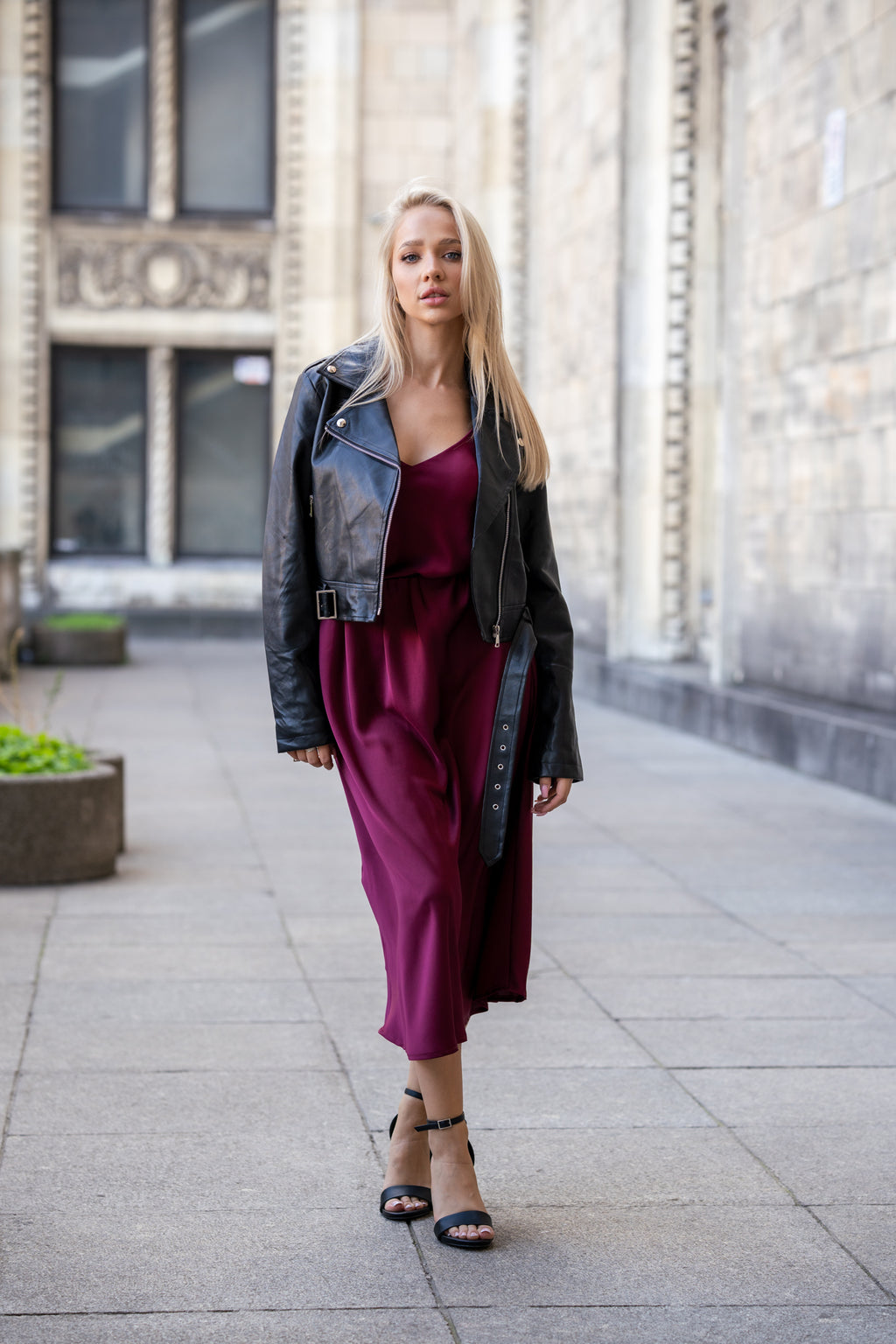 Ramoneska z Asymetrycznym Zamkiem i Metalowymi Detalami- Czarny / S