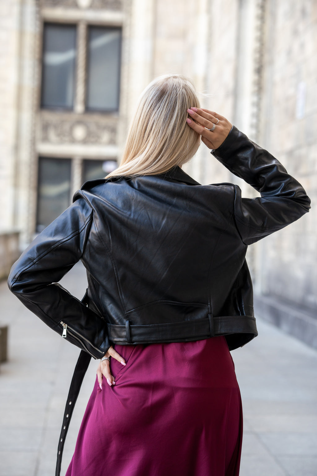 Ramoneska z Asymetrycznym Zamkiem i Metalowymi Detalami- Brązowy / S