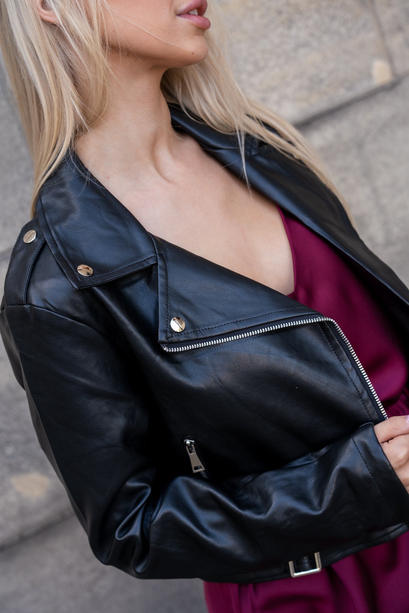 Ramoneska z Asymetrycznym Zamkiem i Metalowymi Detalami- Brązowy / S