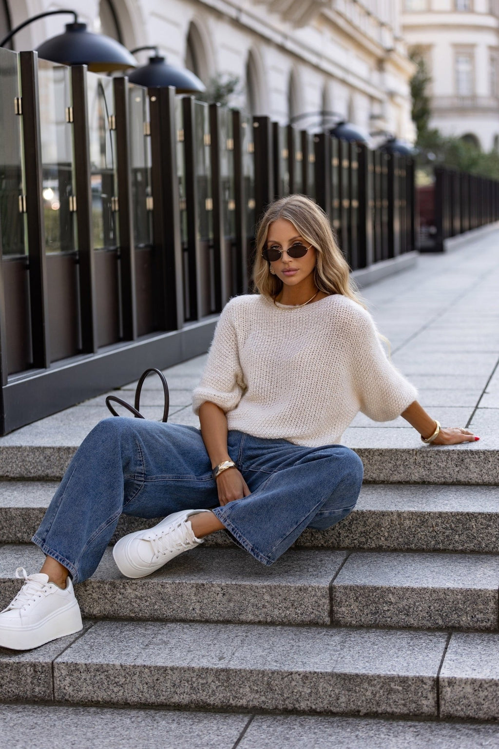 OVERSIZOWY SWETER- Kremowy / Uniwersalny