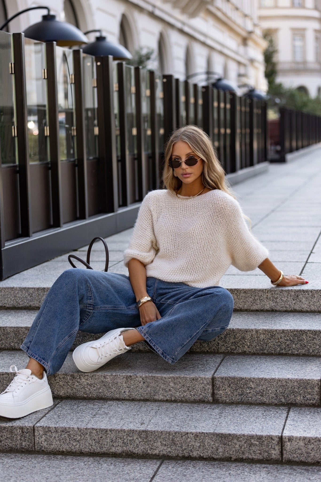 OVERSIZOWY SWETER- Kremowy / Uniwersalny