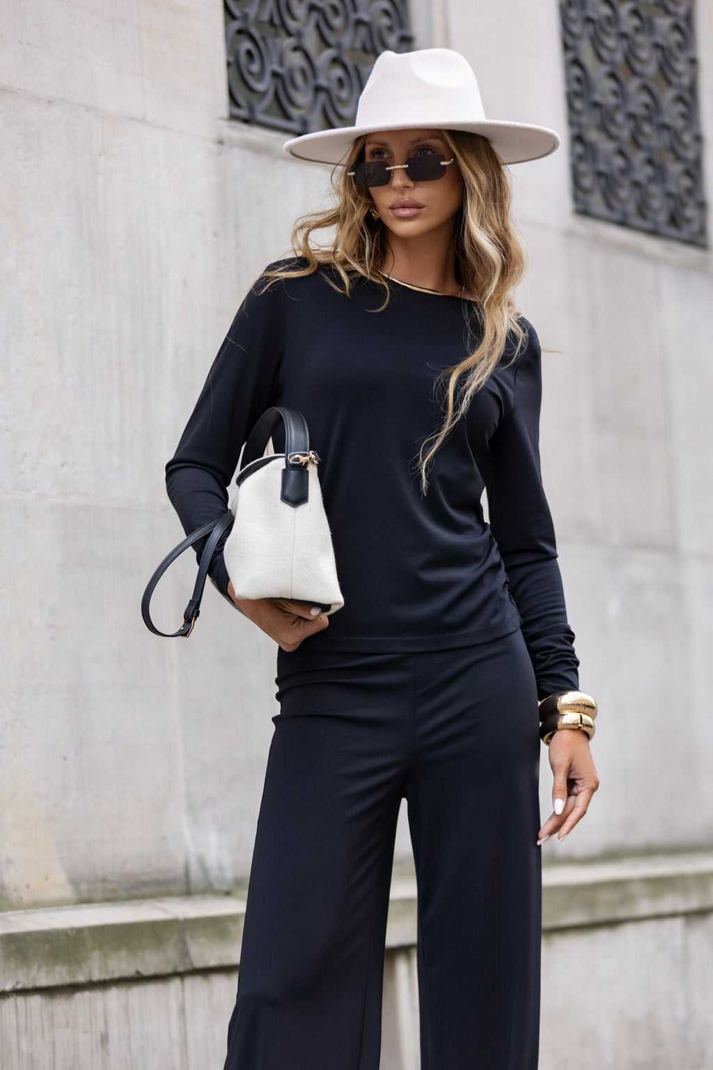 Dopasowana bluzka o klasycznym kroju