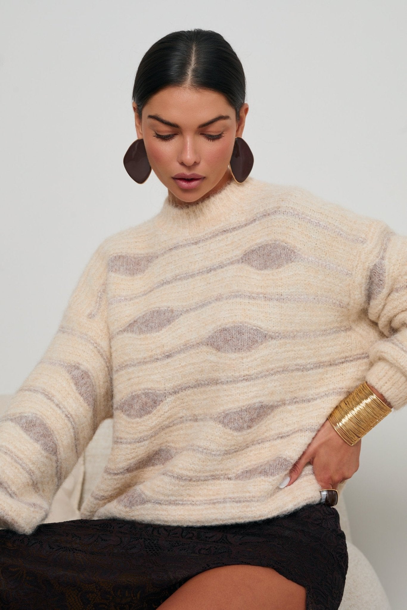 SWETER O LUŹNYM KROJU - Misstica - LALOUS