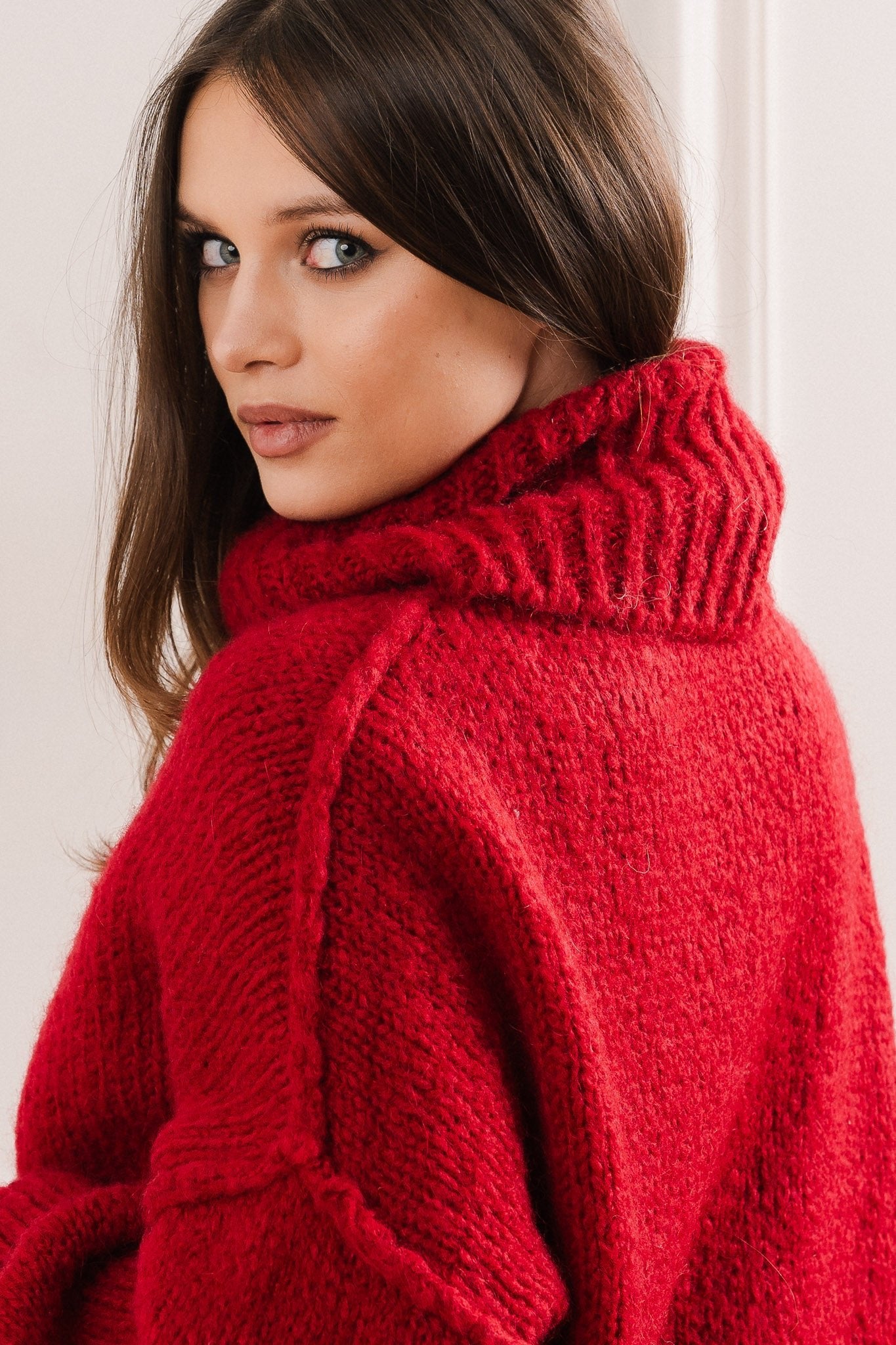 Sweter Oversize z Golfem- Uniwersalny / Brązowy