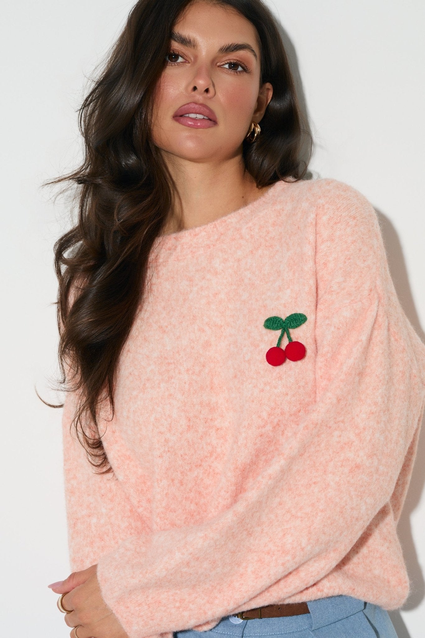 SWETER LALOUS Z OWOCOWYM AKCENTEM- Jasnoniebieski / Uniwersalny