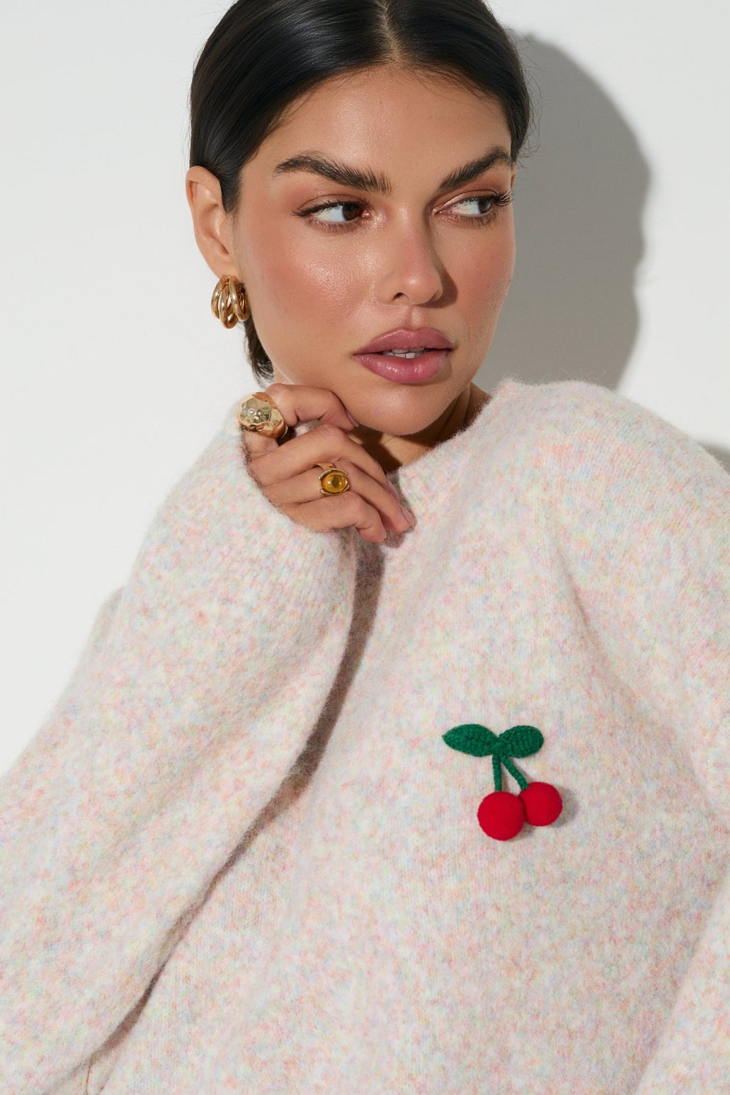 SWETER LALOUS Z OWOCOWYM AKCENTEM- Jasnoniebieski / Uniwersalny