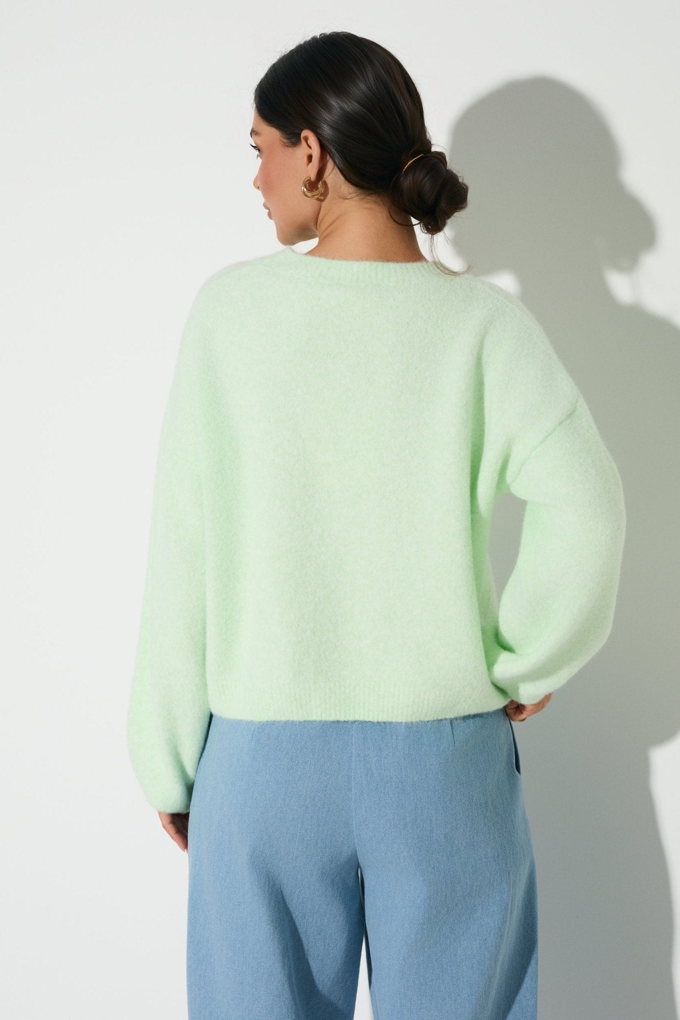 SWETER LALOUS Z OWOCOWYM AKCENTEM- Jasnoniebieski / Uniwersalny