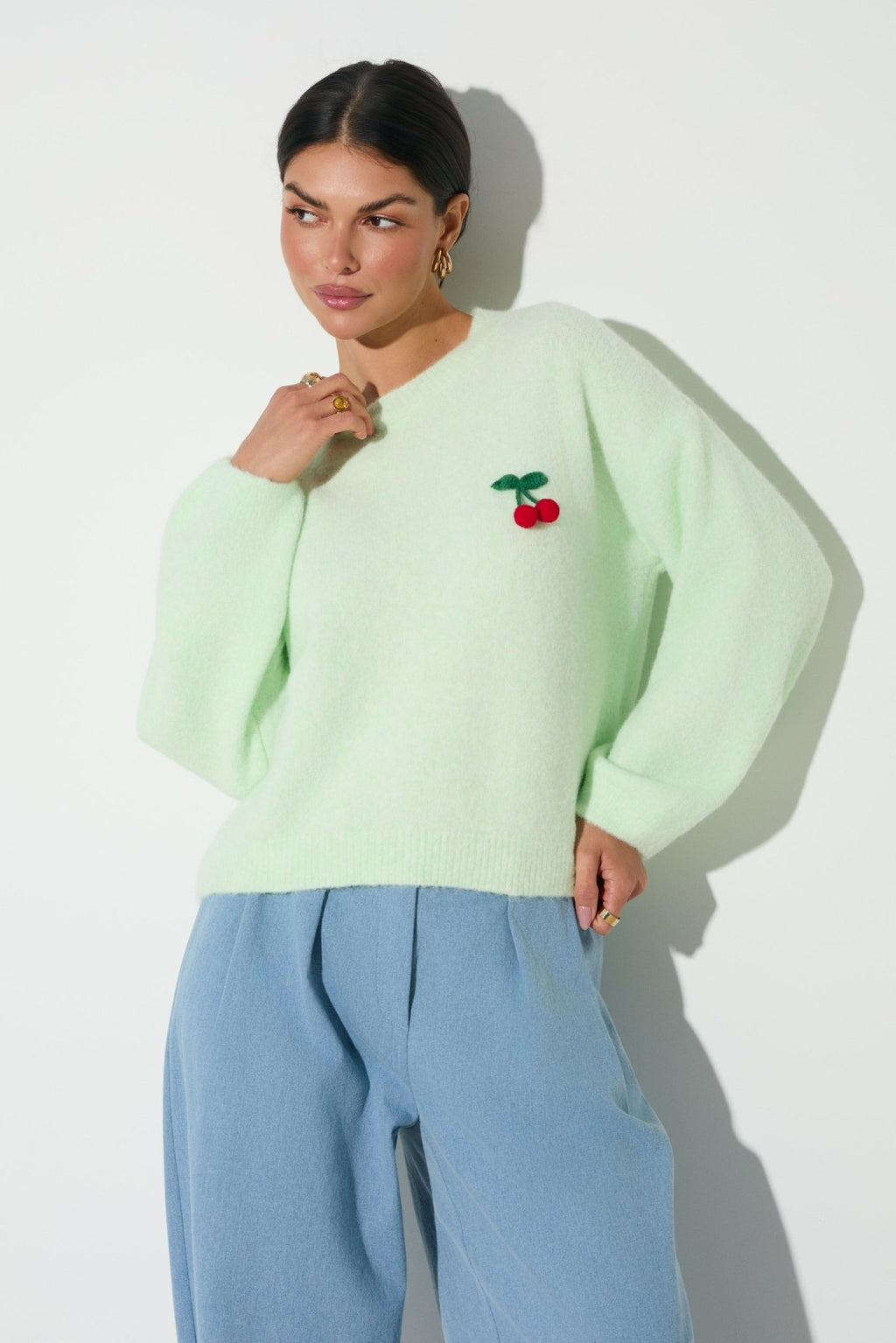 SWETER LALOUS Z OWOCOWYM AKCENTEM- Miętowy / Uniwersalny